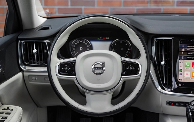 Volvo V60 cena 86900 przebieg: 130086, rok produkcji 2018 z Swarzędz małe 781